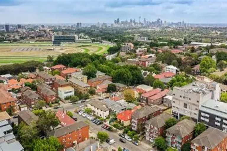 City Council debates proposal to limit short-term rentals in Toronto